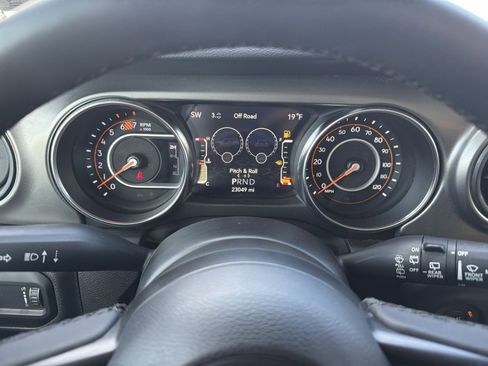 Used 2023 Jeep Wrangler Unlimited Sport image 17