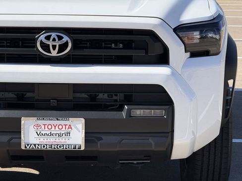 Used 2025 Toyota 4Runner SR5 image 9