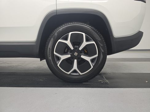 Used 2024 Rivian R1S Adventure AWD/4WD image 10