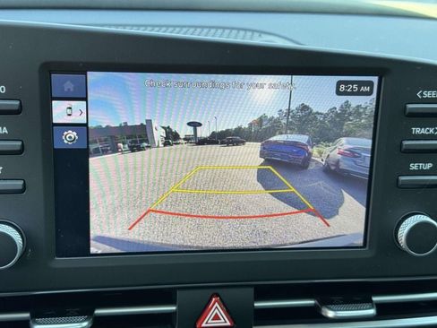 Used 2025 Hyundai Elantra SE FWD image 4