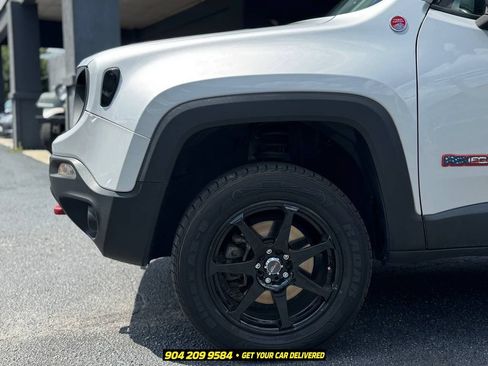 Used 2017 Jeep Renegade Trailhawk AWD/4WD image 12