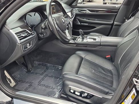 Used 2017 BMW 750i RWD image 15