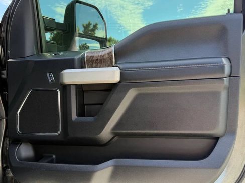 Used 2017 Ford F250 Lariat w/ Lariat Value Package AWD/4WD image 41