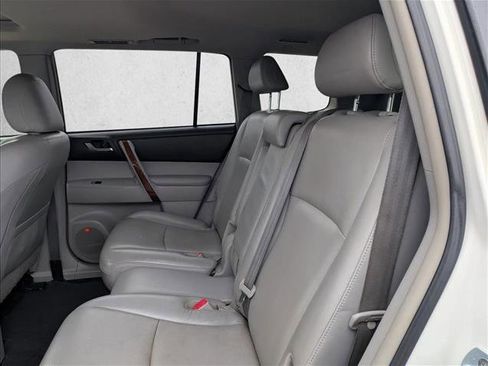 Used 2013 Toyota Highlander Limited image 18