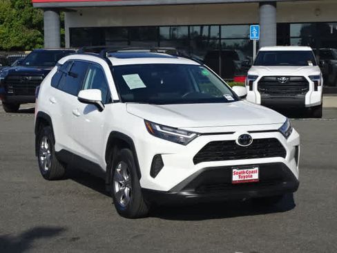 Certified 2022 Toyota RAV4 XLE w/ Convenience Package FWD image 2