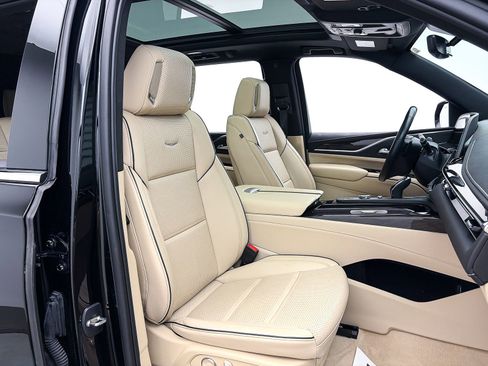 Used 2023 Cadillac Escalade Premium Luxury image 41
