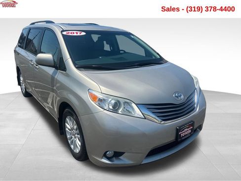 Used 2017 Toyota Sienna XLE FWD image 8