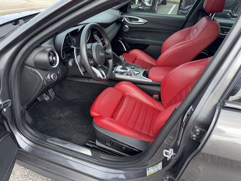 Used 2023 Alfa Romeo Giulia Veloce image 12