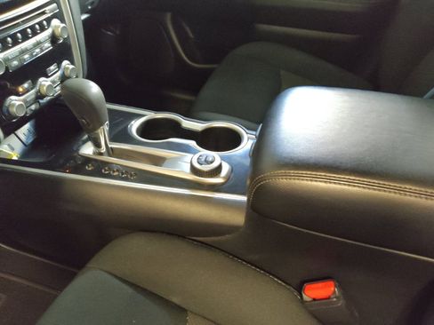 Used 2020 Nissan Pathfinder S image 26