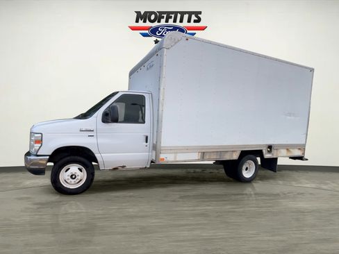 Used 2015 Ford E-350 and Econoline 350 Super Duty image 2