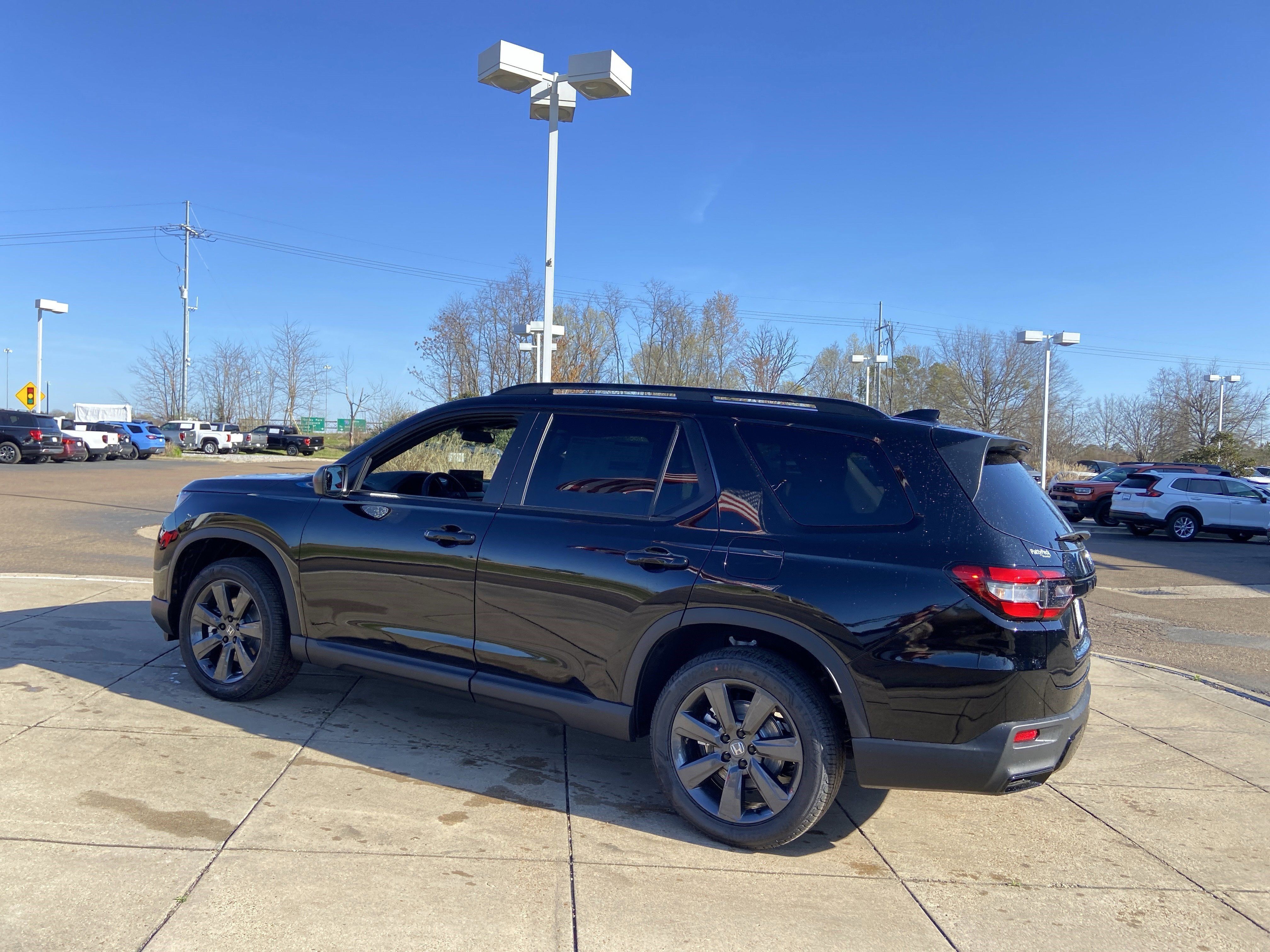 New 2026 Honda Pilot Sport image 7