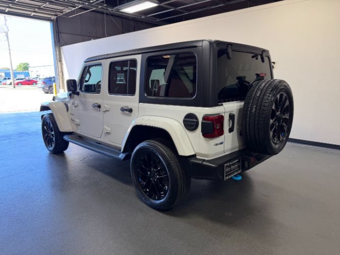 Used 2023 Jeep Wrangler Unlimited Sahara w/ Cold Weather Group AWD/4WD image 2