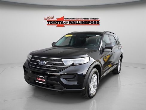 Used 2024 Ford Explorer XLT image 1