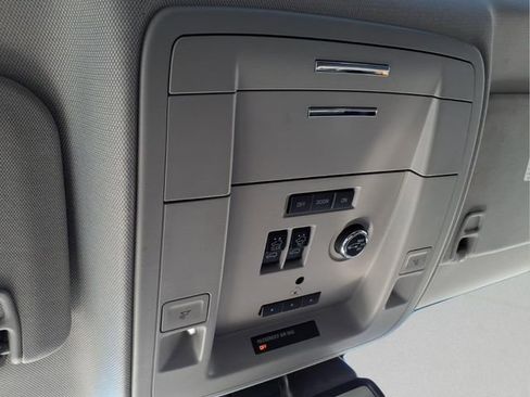 Used 2020 Chevrolet Suburban Premier image 39