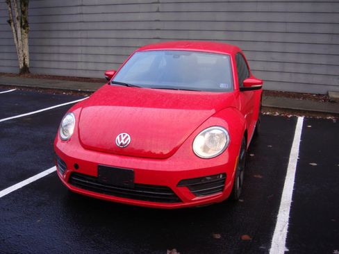 Used 2018 Volkswagen Beetle 2.0T S image 3