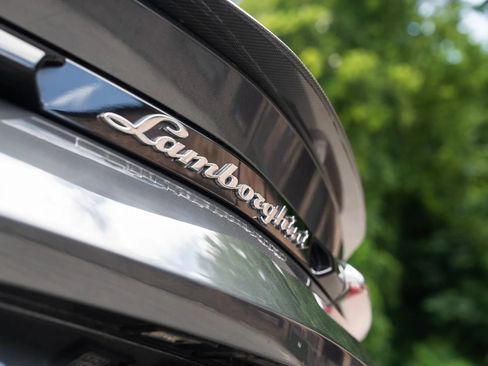 Used 2020 Lamborghini Urus AWD/4WD image 16