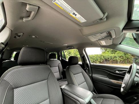 Certified 2023 GMC Acadia SLE w/ Driver Convenience Package image 12