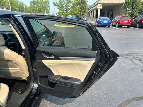 Used 2017 Honda Civic Touring image 34