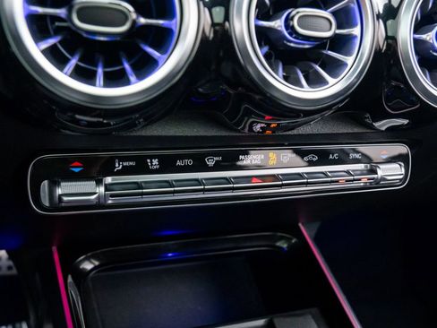 Used 2022 Mercedes-Benz GLB 250 4MATIC image 28