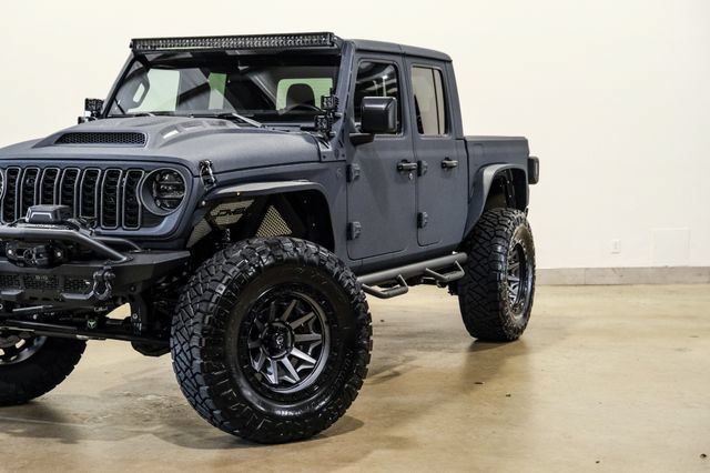 Used 2025 Jeep Gladiator Sport AWD/4WD image 26