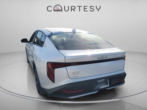 New 2025 Kia K4 EX image 2