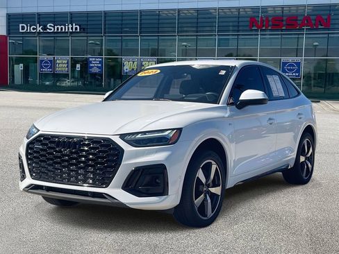 Used 2023 Audi Q5 2.0T Prestige w/ Prestige Package image 3