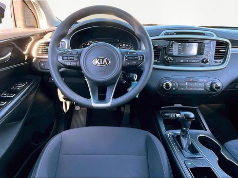 Used 2018 Kia Sorento L image 8