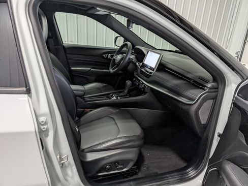 Used 2023 Jeep Compass High Altitude AWD/4WD image 29