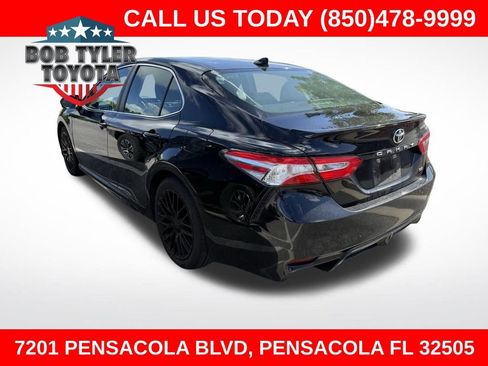 Used 2020 Toyota Camry SE image 1