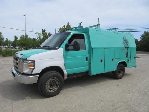 Used 2012 Ford E-350 and Econoline 350 Super Duty w/ PWR Locks & Windows Group RWD image 2