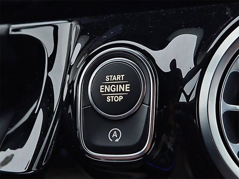 Used 2025 Mercedes-Benz GLA 250 image 26