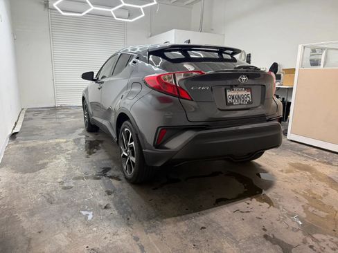 Used 2019 Toyota C-HR XLE FWD image 8