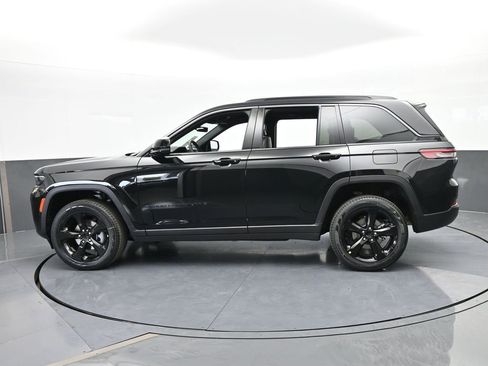 New 2026 Jeep Grand Cherokee Limited w/ Limited Altitude Package RWD image 3