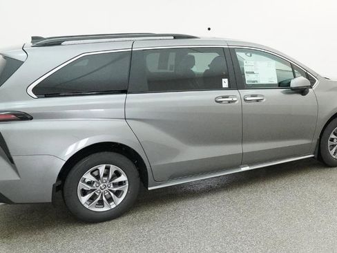 New 2026 Toyota Sienna XLE FWD image 14