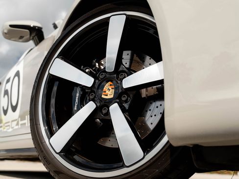 Used 2021 Porsche 911 Targa 4S Heritage Design image 30