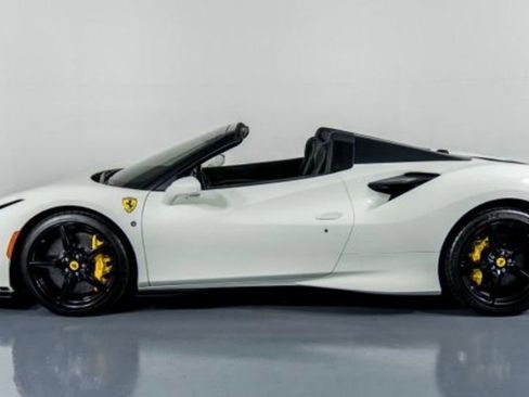 Used 2022 Ferrari F8 Tributo image 13