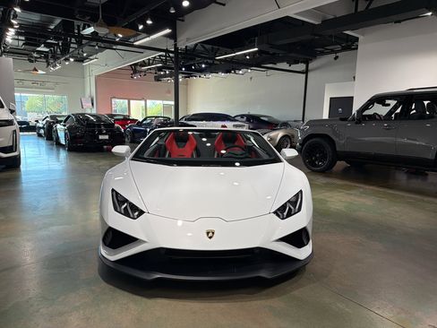 Used 2021 Lamborghini Huracan EVO image 13