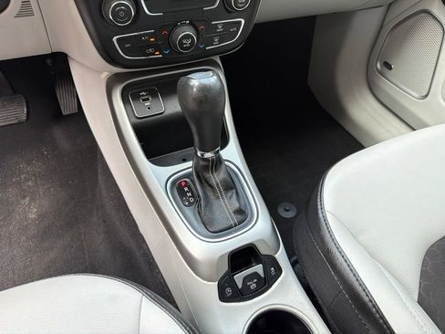 Used 2021 Jeep Compass Latitude w/ Sun and Sound Group FWD image 17