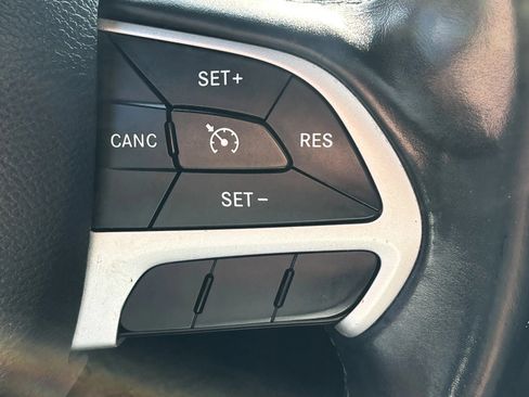 Used 2015 Dodge Charger SXT RWD image 20