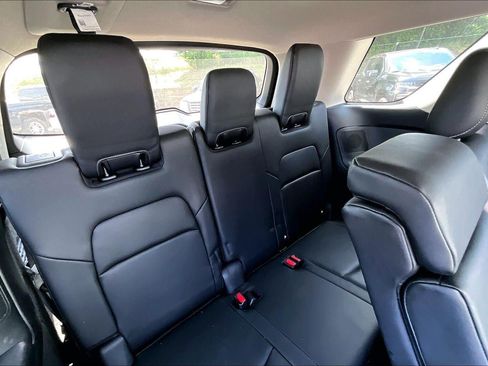 Used 2024 Nissan Pathfinder Platinum w/ Black Appearance Package AWD/4WD image 24