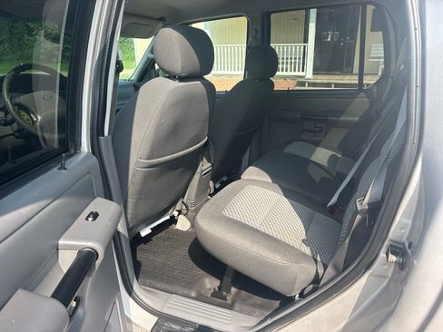 Used 2004 Ford Explorer Sport Trac 2WD image 12