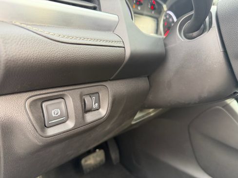 Used 2019 GMC Acadia SLT image 25