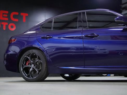 Used 2017 Alfa Romeo Giulia Ti w/ TI 19" Sport Package image 9