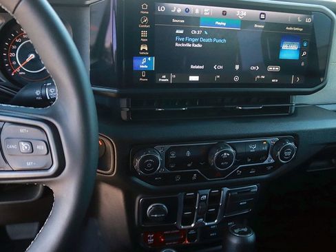 Used 2025 Jeep Wrangler Unlimited Sport AWD/4WD image 19