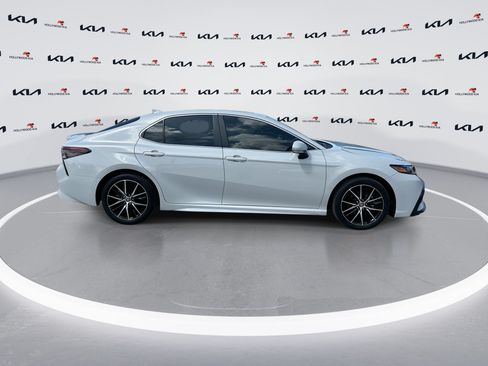 Used 2024 Toyota Camry SE w/ Convenience Package FWD image 9