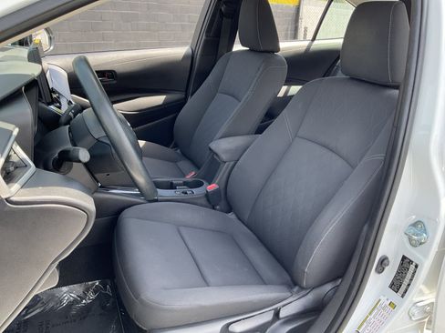Used 2025 Toyota Corolla LE FWD image 17
