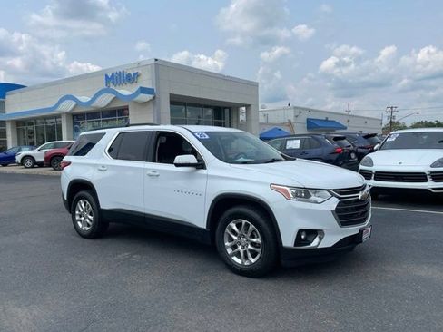 Used 2020 Chevrolet Traverse LT w/ LPO, Cargo Package AWD/4WD image 3