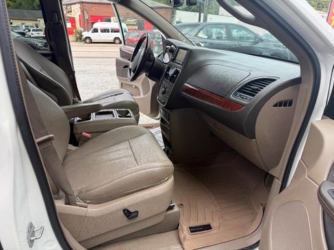 Used 2013 Chrysler Town & Country Touring-L w/ Entertainment Group #2 image 15