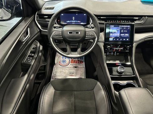 Used 2024 Jeep Grand Cherokee Altitude image 27