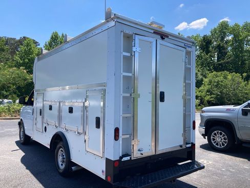 Used 2025 Chevrolet Express 3500 w/ Power Convenience Package RWD image 4